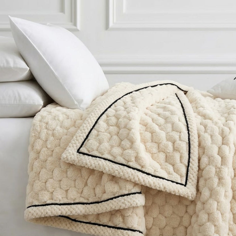 Flauschige Kuscheldecke 200cmx230cm  – Extra Weiche Wohndecke in Creme-Beige | Dicke Tagesdecke für Sofa & Bett