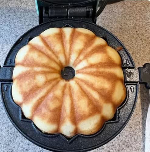 BUNDJOY Mini Bundt Cake Maker – Non-Stick Treat Maker