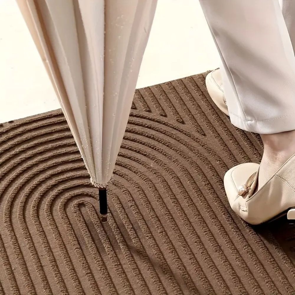 Curved Thread Line Door Mat – Textured Absorbent Non-Slip Entry Mat