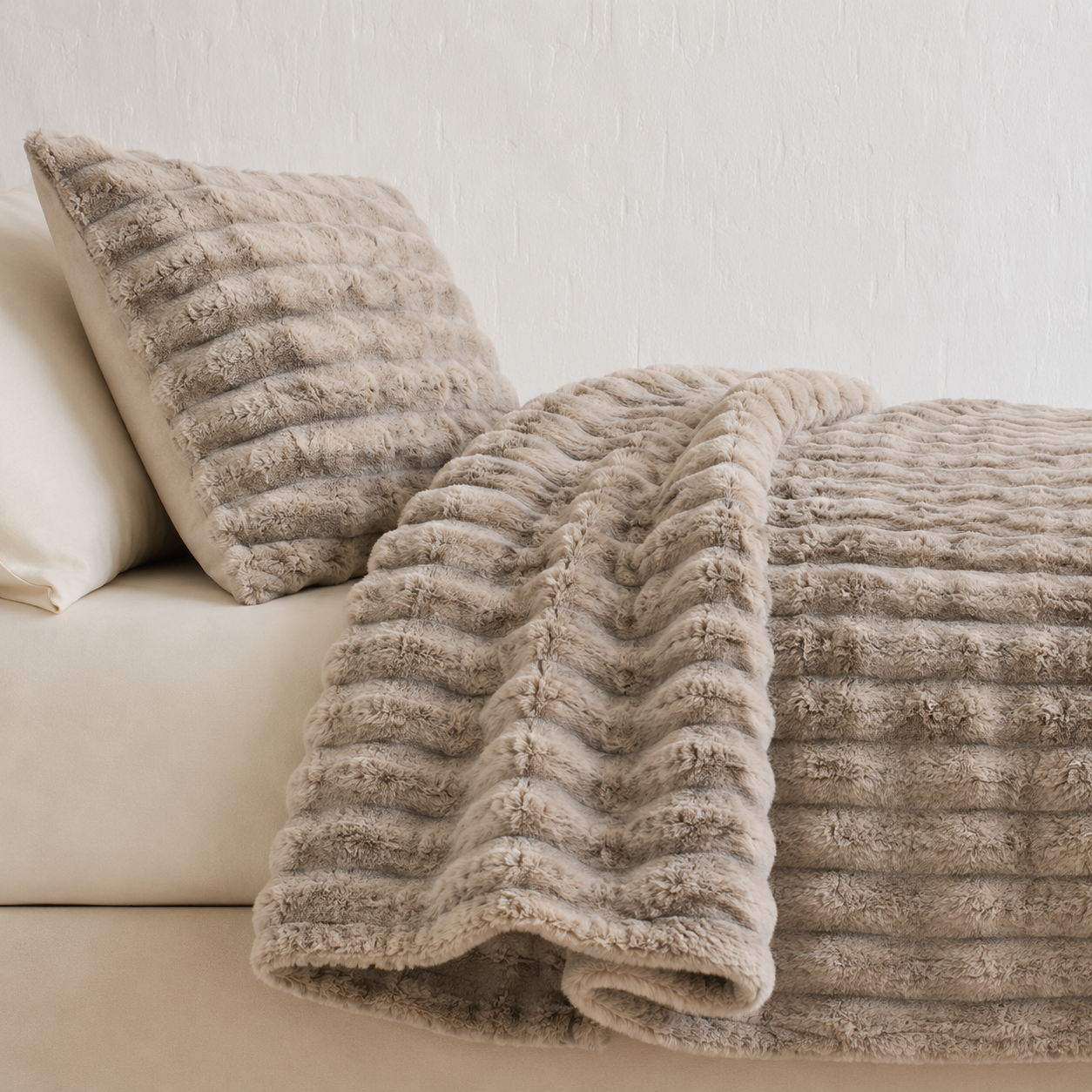 Kuscheldecke aus Kunstfell 180x200cm – Flauschige Wohndecke, Sofadecke und Bettdecke für gemütliche Abend
