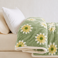 Florens Wohndecke mit Blumenmuster 180x200cm – Flauschige Kuscheldecke in Grün