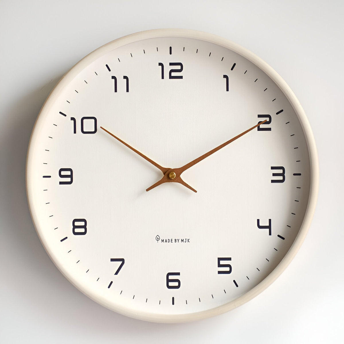 Nordic Wall Clock – Minimalist Wood-Frame Silent Quartz Clock