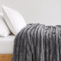 Skye Überwurfdecke 150x200cm Grau Gestreift – Flauschige Wolldecke fürs Bett