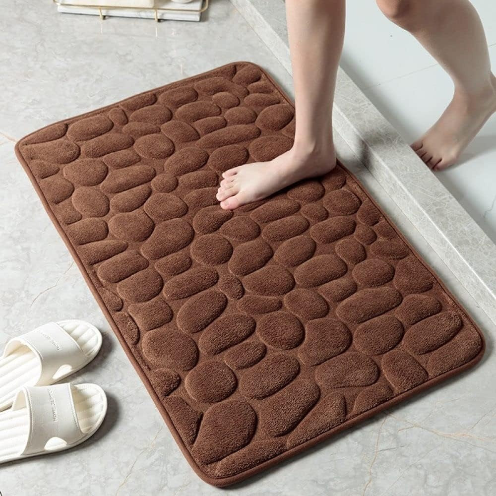 Casa Cobblestone Embossed Bath Mat – Soft Non-Slip Versatile Floor Mat